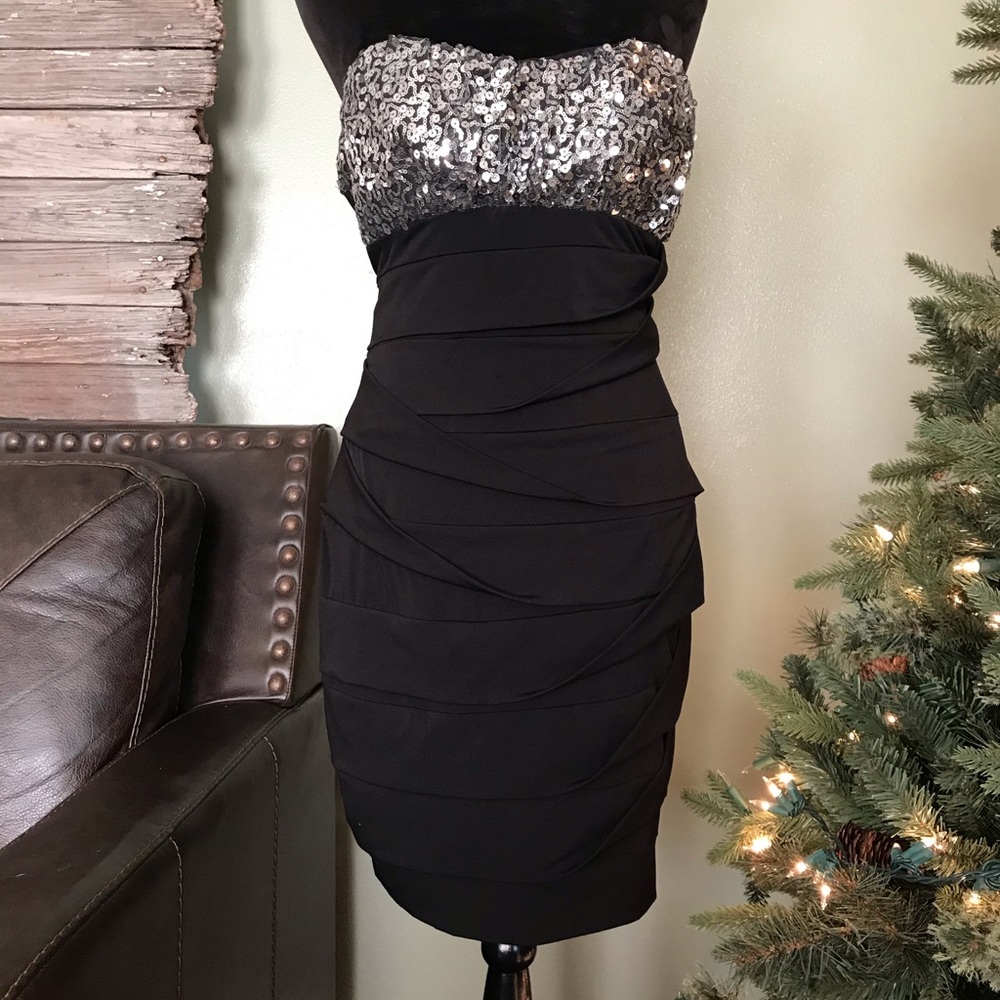 Stapless Black Dress with Sequins